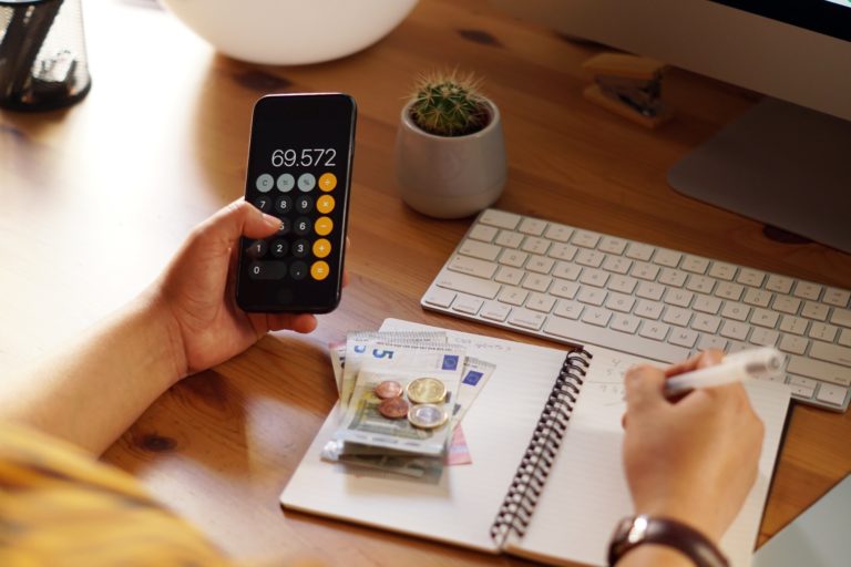 Inflation und Rezession: Jetzt noch Geld anlegen?